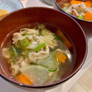 豚肉と野菜のスープ